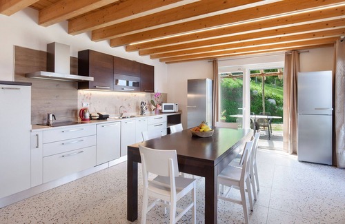 Malcesine Villa | Villa Faigolo: Enchanting Lake View & Pet-Friendly Retreat