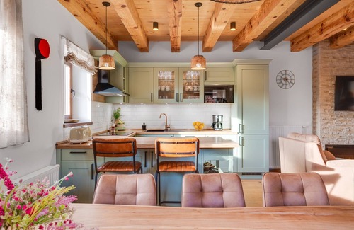 Municipality of Gracac Villa | Traditional Villa with Heated Pool for a Rural Retreat