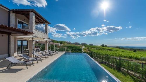 Vranje Selo House | Villa Faloniga: Family-Friendly Retreat with Pool & Hot Tub