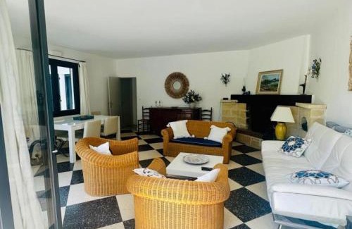 Plage de la Garonnette Villa | Villa familiale climatisée à 5 min de la mer avec parking et Wifi - FR-1-728-17