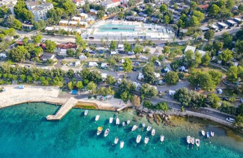 Selce House | Family-Friendly Villa with Oceanfront Pool & 4-Star Comfort