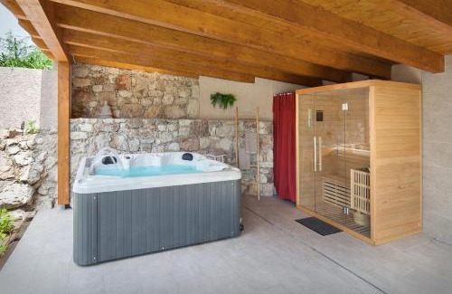 Malcesine Villa | Relax at Villa Fani: Wellness Retreat with Ocean Views