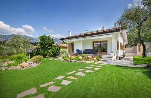Malcesine Villa | Relax at Villa Fani: Wellness Retreat with Ocean Views