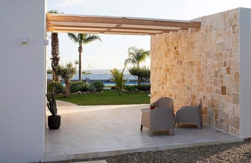 Syracuse Villa | Villa Fanny, fully refundable with voucher*: A bright one-story villa surrounded by the greenery, with Free WI-FI.