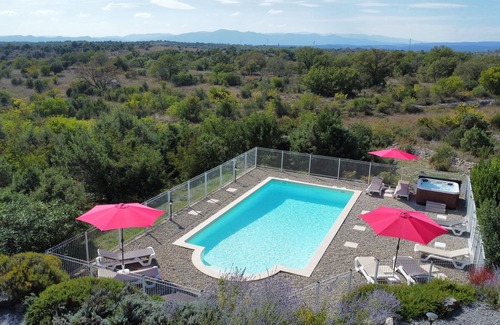 Joyeuse House | Villa Fanny: Family Retreat with Private Pool & Spa