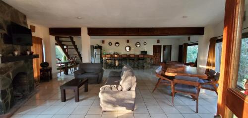 Mazamitla Ski Chalet | Villa Fantasía: Family-Friendly Retreat Near Scenic Waterfalls