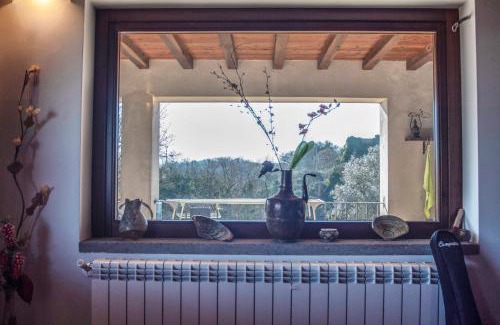 Vitorchiano House | Villa Farfalla Bianca: Family-Friendly with Hot Tub & Kitchen