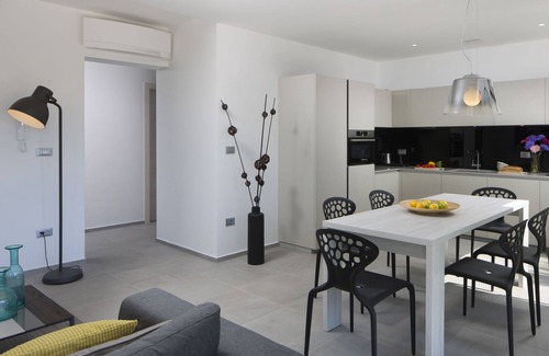 Fazana Apartment | Elegant Villa Fasana with Oceanfront Pool and Spa