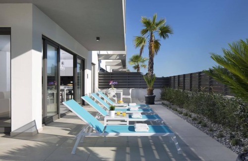 Fazana Apartment | Elegant Villa Fasana with Oceanfront Pool and Spa