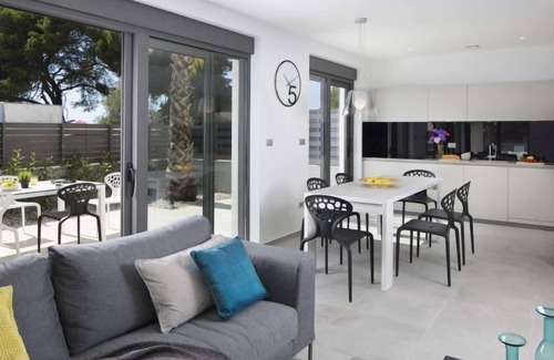 Fazana Apartment | Experience Villa Fasana: Oceanfront Bliss with Spa Access
