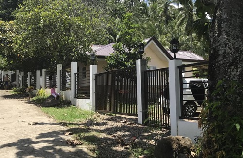 Kawayan House | Cozy Villa Felipa: Family-Friendly Stay in Biliran