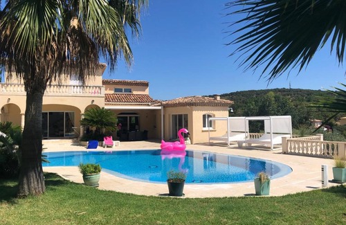 Sainte-Maxime Villa | Villa Fidji: Family-Friendly Retreat with Pool & Hot Tub
