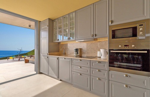 Prazeres Villa | Family-Friendly Villa Fig Tree with Kitchen Amenities