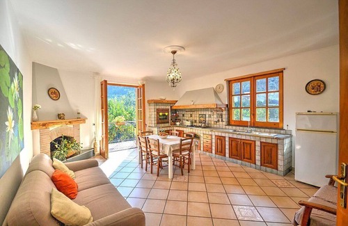 Sant'Agnello House | Villa Fillide B: Cozy Green Retreat with Free Wi-Fi