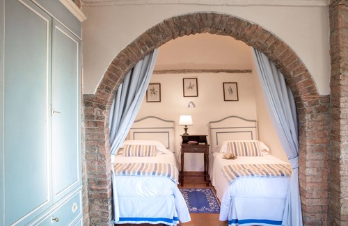 San Pietro in Bossolo Bed & Breakfast | Villa Fillinelle: Top-Rated Stay with Pool & Dining