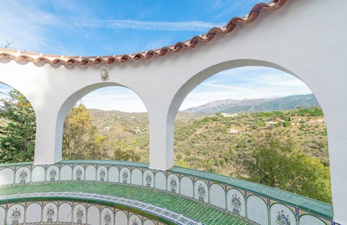 Competa Villa | Inviting Villa 'Finca Rosalia' with Pool & Scenic Views