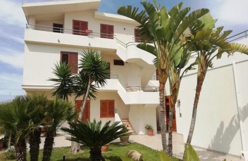 Contrada Fiori Sud House | Discover Villa Fiori Beach: Pet-Friendly with Ocean Views