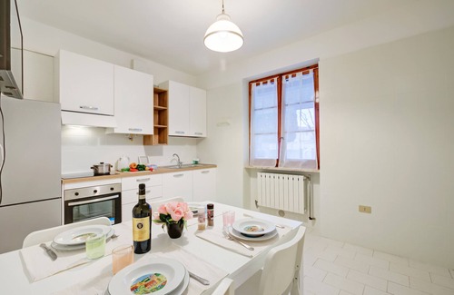 Colombare Apartment | Pet-Friendly Villa Fiorita with Ocean View in Sirmione