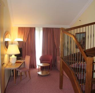 Monastier di Treviso Hotel | Relax at Villa Fiorita: 4-Star Oceanfront Retreat