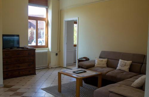 Kiskunmajsa Villa | Villa Flora: Guest Rated 9.9, Perfect for Families