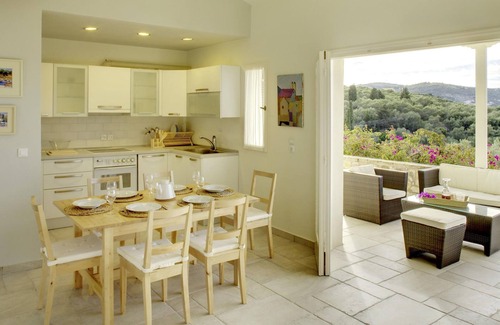 Katsimatika Villa | Villa Flora: Spacious Retreat with Breakfast & Child-Friendly