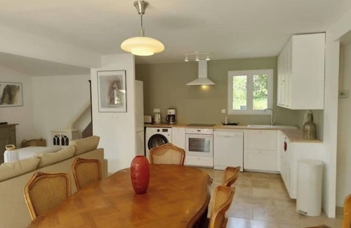 Le Chaffaut-Saint-Jurson Villa | Villa Flora: Panoramic Views & Family-Friendly Retreat