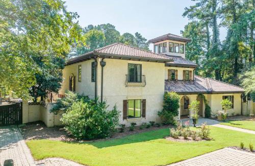 Marietta House | Villa Flora: Family-Friendly Stay with Pool & Kitchen