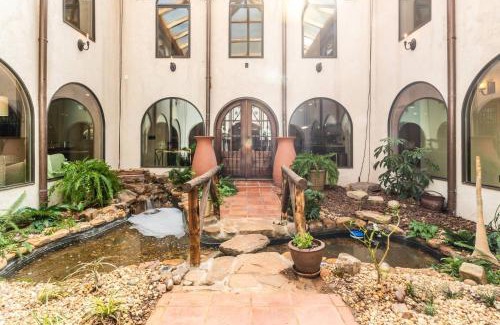 Marietta House | Villa Flora: Family-Friendly Stay with Pool & Kitchen