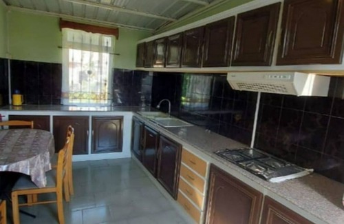 Curepipe Villa | Kid-Friendly Villa Floreal 5: Your Family Getaway Awaits