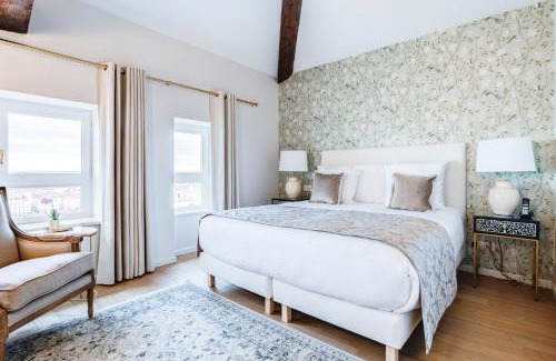 Old Lyon Hotel | Experience Elegance at Villa Florentine – 5-Star Retreat