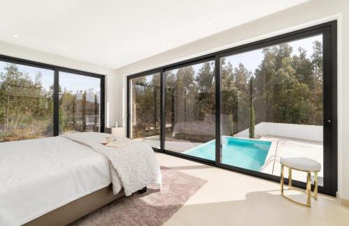 Sao Martinho do Porto Villa | Relax at Villa Floresta - Family-Friendly with Pool Access