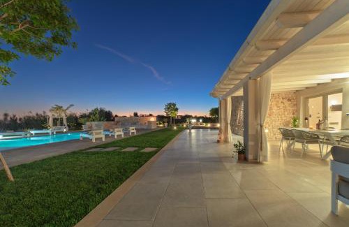 Marina di Pescoluse Villa | Villa Flori: Relax by the Pool with Oceanfront Views