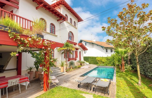 Biarritz City Centre Villa | Villa Flow Keyweek: Relaxing Oasis with Heated Pool