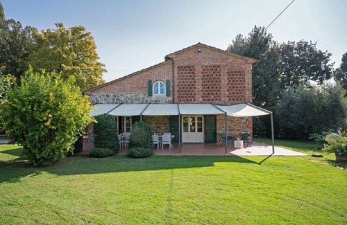Orentano Villa | Villa Fontine: Idyllic Country House with Private Pool in Tuscany