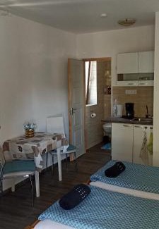 Fonyod Apartment | Villa Fonyód: Guest Rated 10/10, Pet & Child Friendly