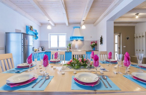 Muzini Villa | Indulgent Villa for 10 with Pool and Ocean Views