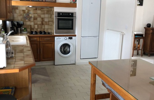 Quartier du Casino House | Beachside Villa for 6 with Ocean View & Free WiFi