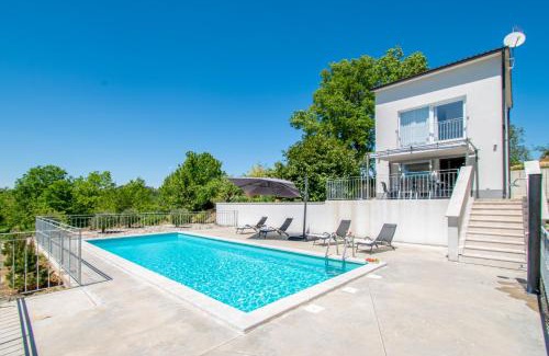 Pazin Villa | Enchanting Villa Forest Fairy: Pet-Friendly Retreat in Istrien