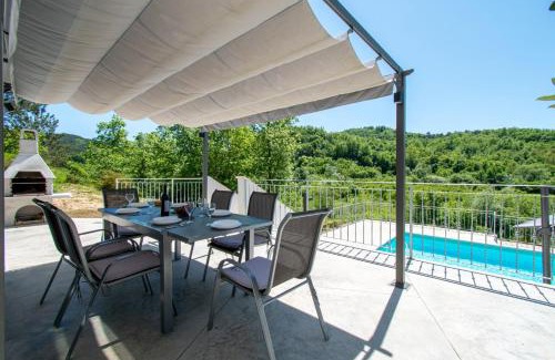 Pazin Villa | Enchanting Villa Forest Fairy: Pet-Friendly Retreat in Istrien