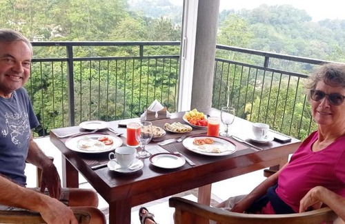Kandy House | Cozy Villa Forest View - Family-Friendly with Breakfast