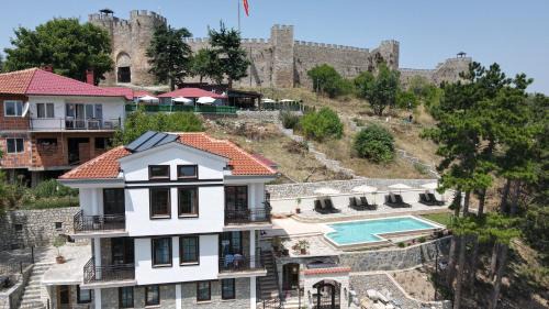 Varosh Apartment | Oceanfront Villa Fortezza: 4-Star Family-Friendly Retreat
