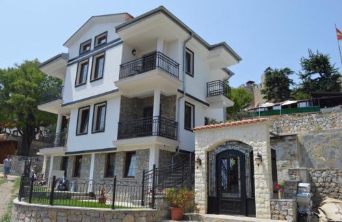 Varosh Apartment | Oceanfront Villa Fortezza: 4-Star Family-Friendly Retreat