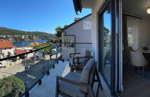 Brna Villa | Villa Fortuna ap4 : Two-Bedroom Apartment