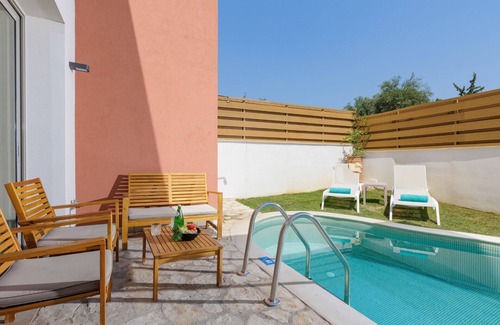 Gouvia Villa | Villa Tessera Fos: Relaxing Poolside Retreat for Families