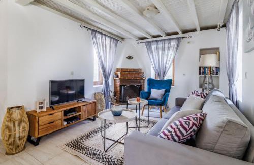 Skopelos Villa | Explore Villa Fotini Kalivi: Pet-Friendly Oceanfront Retreat
