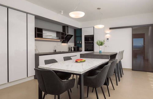 Podstrana Apartment | Villa Four Brothers No.3: Ocean View with Pool Access