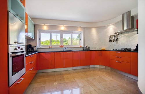 Foz do Arelho Villa | Villa 'Foz Fancy Fun' - Scenic Views & Premier Amenities