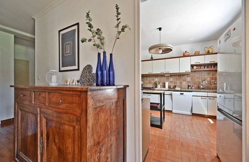 Entraigues-sur-la-Sorgue Villa | Exceptional Villa LES Deux Pins with Pool in Provence