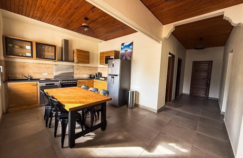 Entraigues-sur-la-Sorgue House | Villa Keromate, air-conditioned with natural pool.