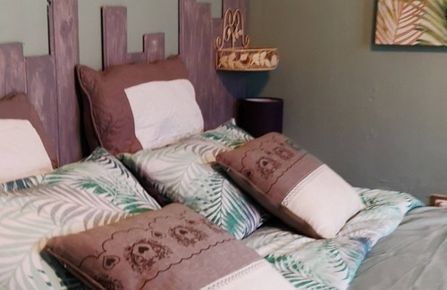 Saint-Andre-d'Olerargues Villa | Villa Privée: Relax with Pool, Spa & Arcade Fun